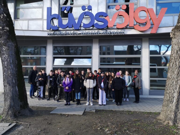 Bűvösvölgy Médiaértés-oktató Központ